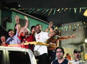 Vini Castello e João Campos são recebidos com festa em Olinda 