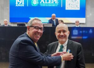 Alepe entrega Medalha Joaquim Nabuco a 33 homenageados