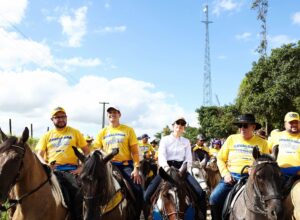 João Campos reúne lideranças e participa da Cavalgada da Fogueira em Quipapá