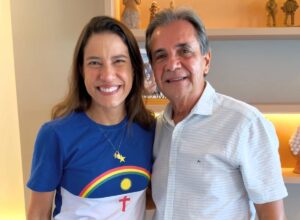 Carlos Santana publica foto ao lado de Raquel; ato de apoio será amanhã (24)