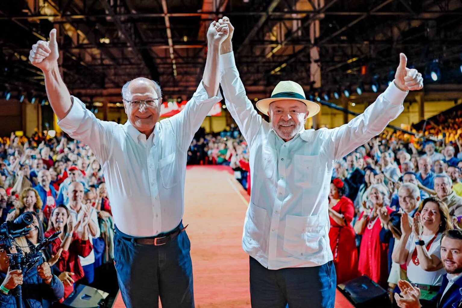 Lula e Alckmin apresentam diretrizes de governo para os próximos quatro anos
