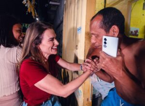 Durante caminhada na Mustardinha, Marília reforça compromisso com Pernambuco