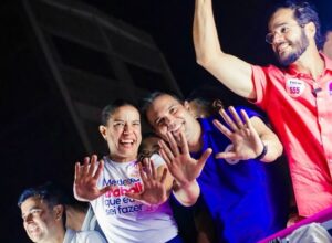 Raquel leva caminhada às ruas de Santa Cruz e reforça olhar para o interior