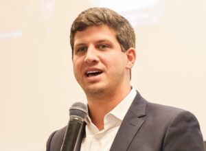 TRE-PE concede direito de resposta a João Campos após propaganda de Raquel Lyra