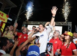 João Campos encerra roteiro pelo Sertão com agenda em Ouricuri