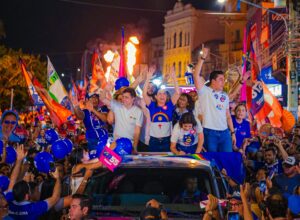 Ao lado de aliados, Raquel mobiliza Caruaru em caminhada