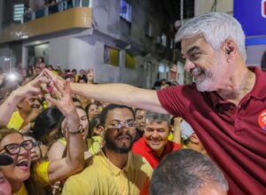 Humberto Costa ganha novos apoios e fortalece presença no Agreste