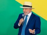 Na reta final da eleição, Lula anuncia reajuste de 15% no Bolsa Família