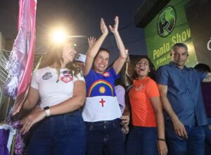 Viviane Facundes reforça apoio a Raquel em caminhada em Caruaru