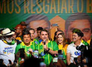 Em Recife, Flávio Bolsonaro pede apoio a Mendonça e Carlos Sant’Anna