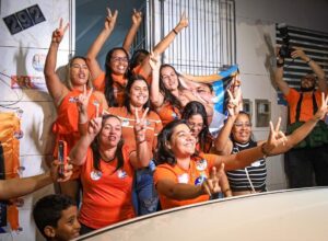 Viviane Facundes intensifica campanha com porta a porta em Gravatá