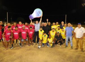 Simão Durando entrega mais dois campos iluminados na zona rural de Petrolina