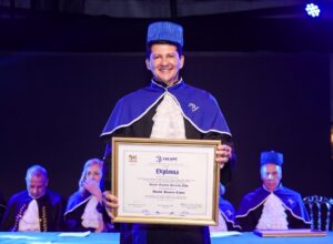 Nos 50 anos da Facape, Simão Durando recebe título de Doutor Honoris Causa