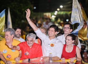 Em carreata no Recife, João Campos reúne apoiadores e destaca entregas
