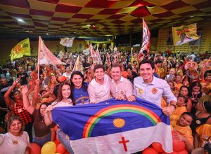 Em Paulista, Junior Matuto inaugura comitê ao lado de João Campos
