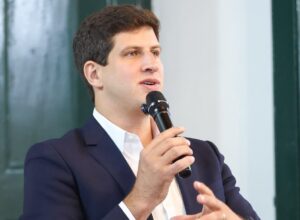 João critica Raquel Lyra e apresenta propostas para saúde, segurança e educação