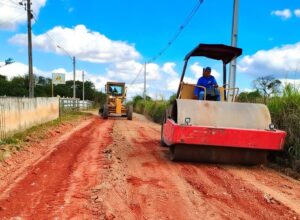 Gravatá realiza serviços de recuperação em estrada da zona rural