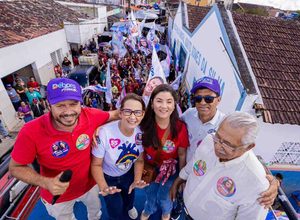 Débora Almeida percorre Terezinha e participa de ato no Recife