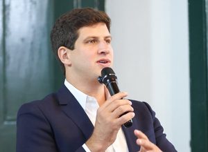 TRE-PE manda suspender peça de direito de resposta de João Campos