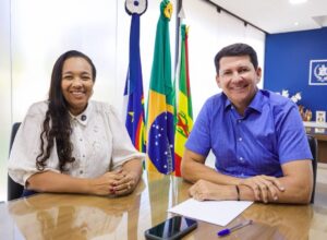Simão Durando anuncia Pix Tecnológico de R$ 4 mil para profissionais da Educação
