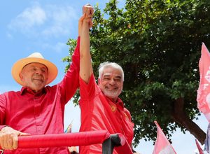 Em ato no Marco Zero, Humberto destaca ações do governo Lula