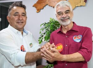 Na reta final da campanha, Humberto Costa recebe apoio do prefeito de Sirinhaém
