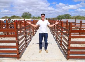 Simão Durando entrega nova Feira de Animais com investimento de R$ 300 mil