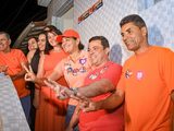 Em Gravatá, Viviane Facundes realiza porta a porta na Rua da Batatinha