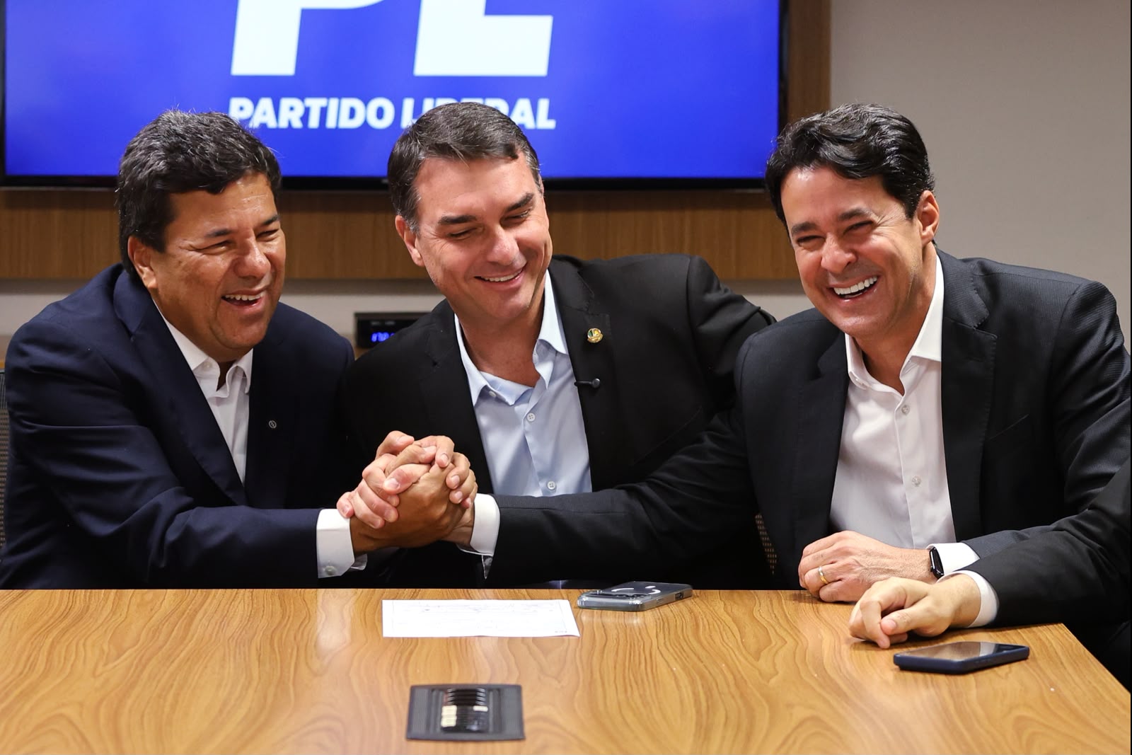 Coluna da quarta: agenda de Flávio como injeção de ânimo na direita