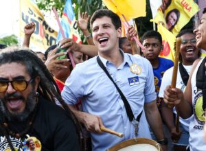Em carreata, João Campos propõe política estadual de parques, praças e áreas verdes