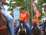 Viviane Facundes participa de cavalgada em Gravatá