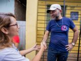 Débora Almeida visita Ribeirão e conversa com moradores de Vila Rica