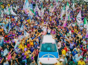Andréa Medeiros reúne apoiadores em torno de Raquel durante caminhada em Jaboatão