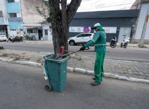 Prefeitura de Caruaru mantém serviços de varrição nas zonas urbana e rural