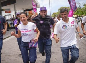 Eduardo da Fonte faz panfletaço no Recife ao lado de Raquel e Priscila Krause
