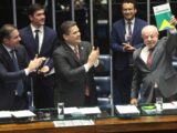 Com presença de Lula, Congresso promulga emenda do fim da escala 6×1