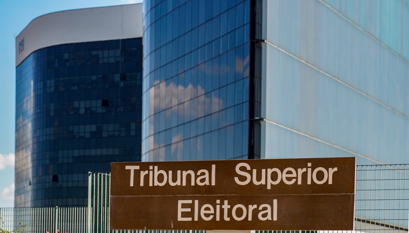 TSE derruba suspensão do canal “Exército do Lula” no WhatsApp