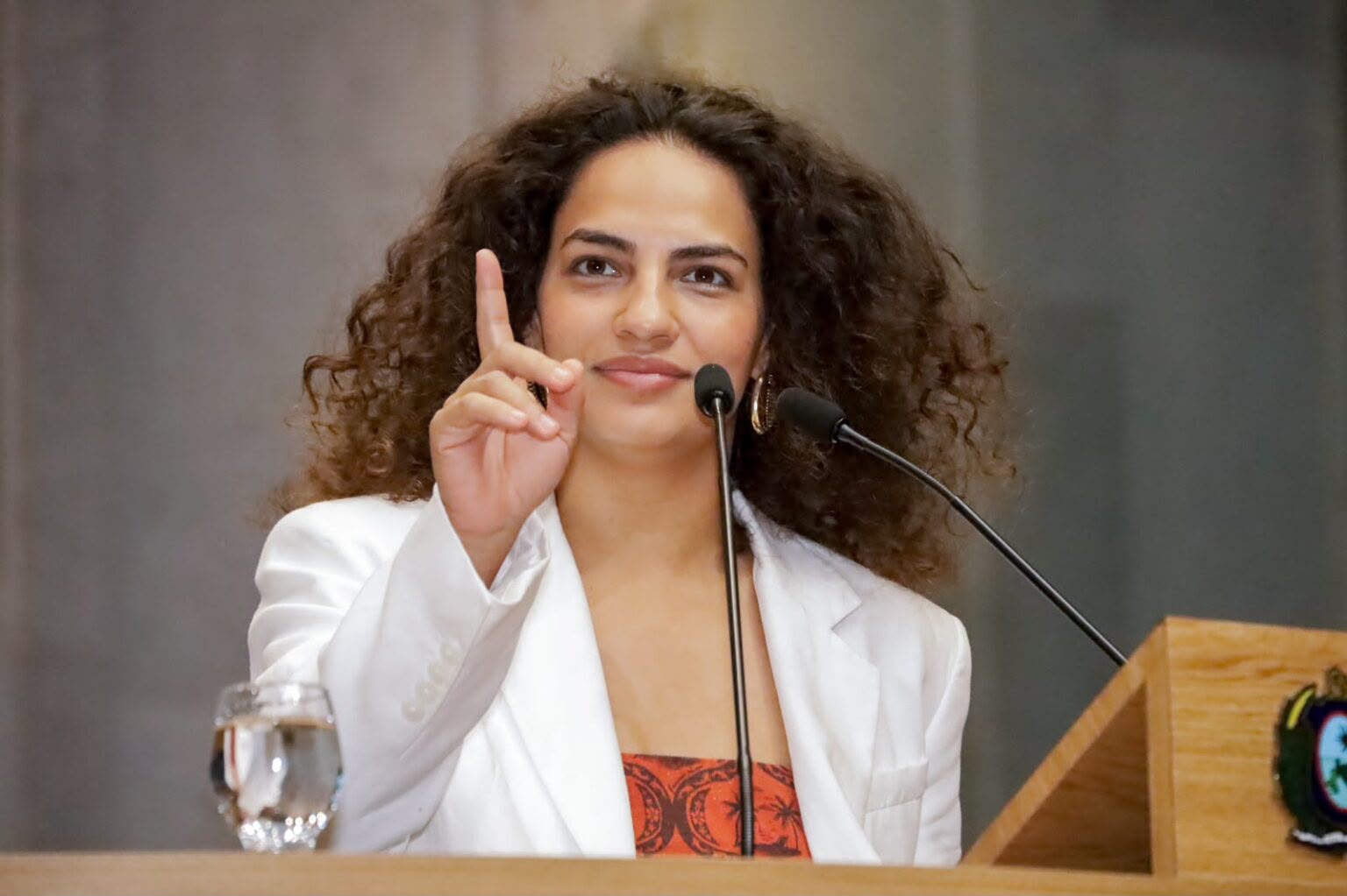 Coluna da quarta: Rosa inicia corrida pela Prefeitura de Caruaru