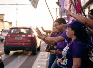 Diego Cabral participa de panfletaço em Camaragibe em apoio a Raquel Lyra