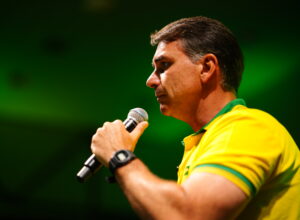 Flávio Bolsonaro conquista apoio da Federação União Progressista