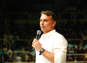 Quaest: Flávio Bolsonaro lidera pesquisa com 46%