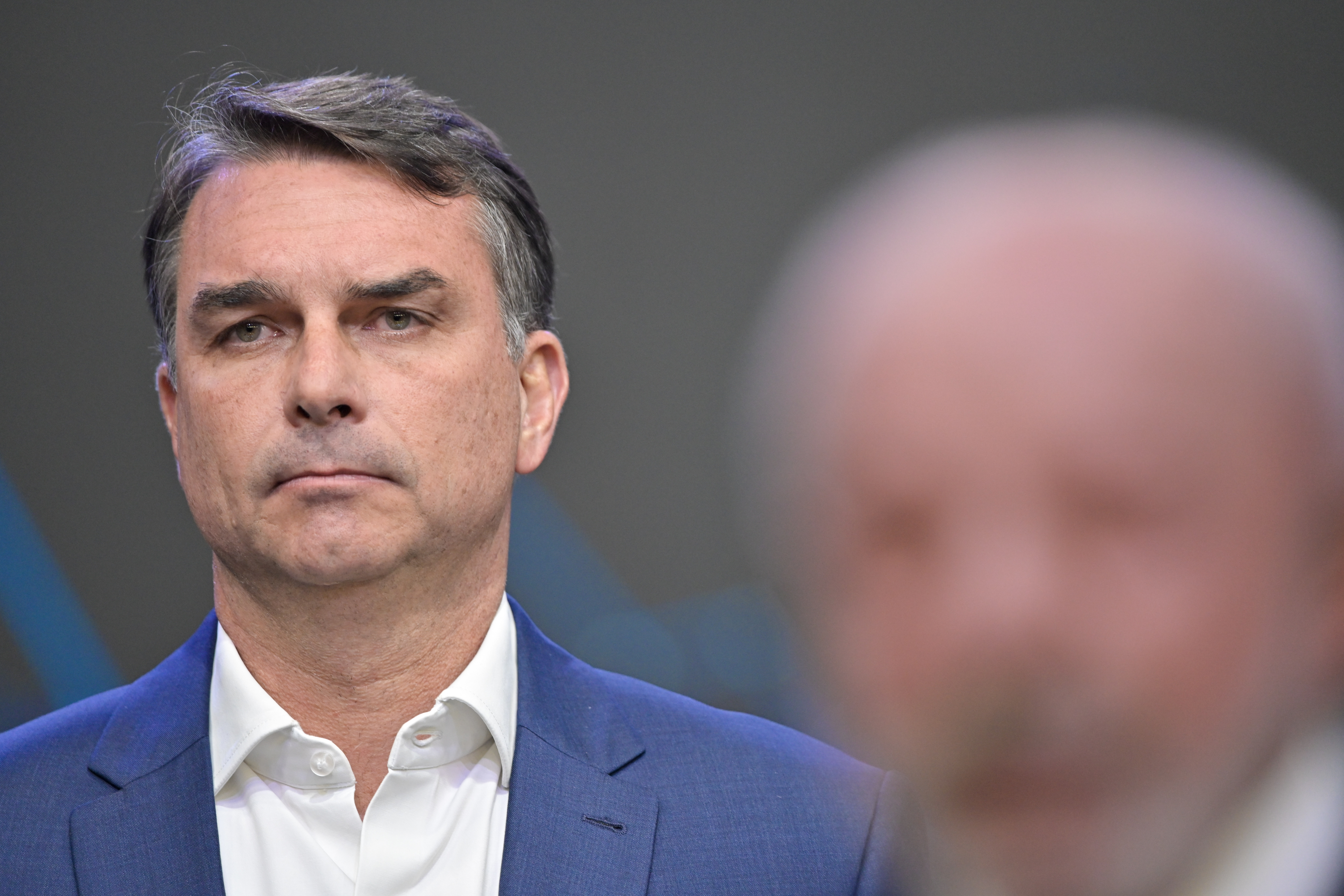 Quaest indica vitória de Flávio Bolsonaro com 51% dos votos válidos 