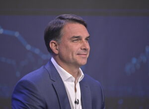 Flávio Bolsonaro lidera último Datafolha com 51% dos votos válidos 