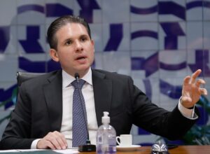 Coluna do sábado: Hugo Motta prepara terreno para garantir reeleição