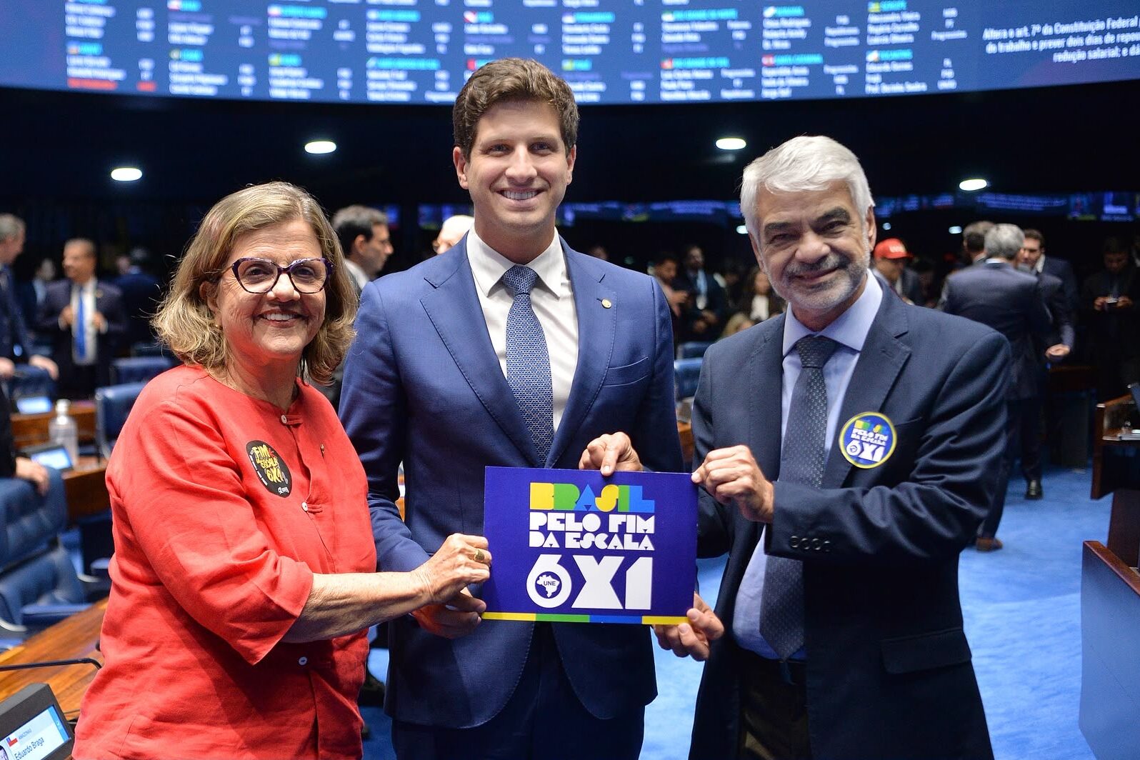 João Campos acompanha votação e destaca apoio do PSB ao fim da escala 6×1