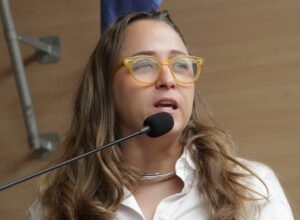 Kari Santos pode assumir pasta no Recife para salvar mandato de Jairo Britto