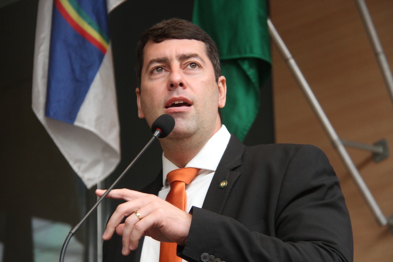 Coluna da quarta: as credenciais de Salazar para presidir a Câmara do Recife