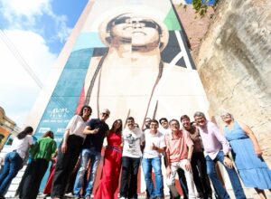 Recife ganha megamural de 25 metros em homenagem a Chico Science