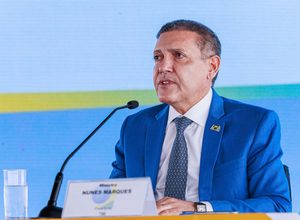 Nunes Marques reúne campanhas de Lula e Flávio Bolsonaro nesta terça (13)