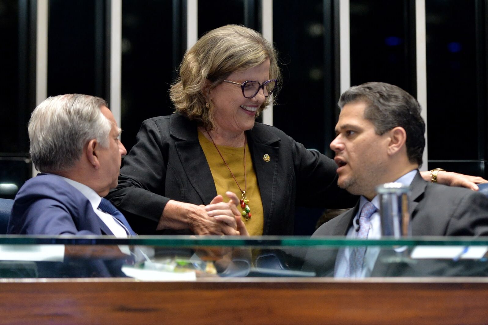Teresa reúne assinaturas para acelerar votação do fim da escala 6×1